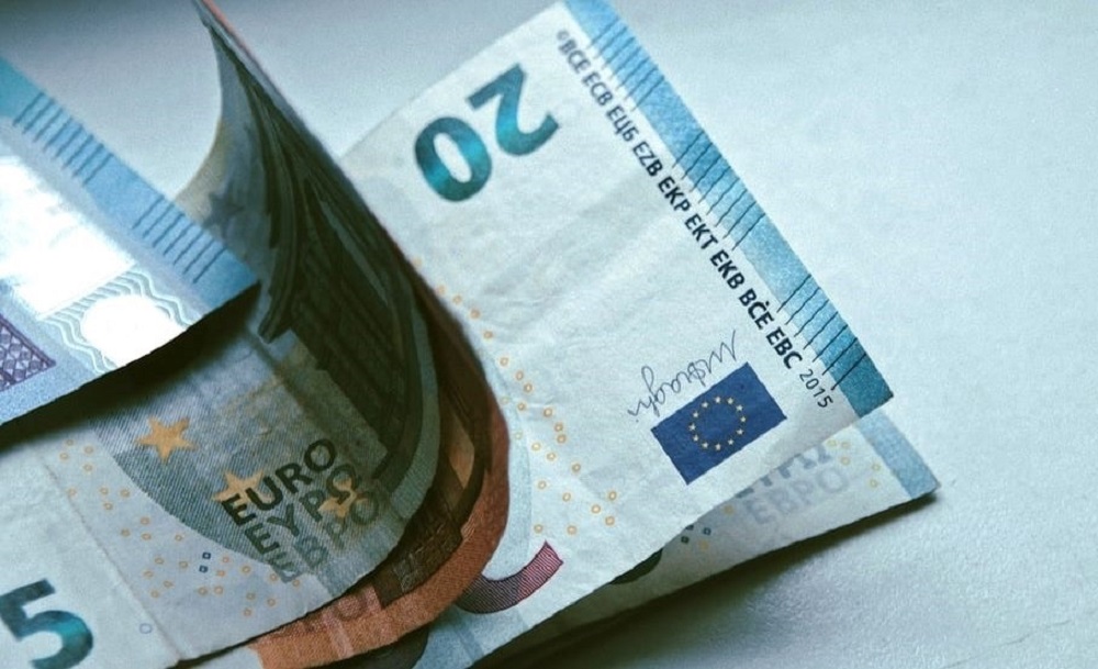 Euro prek vleren me te ulet per muajin prill, ja me sa kembehet sot